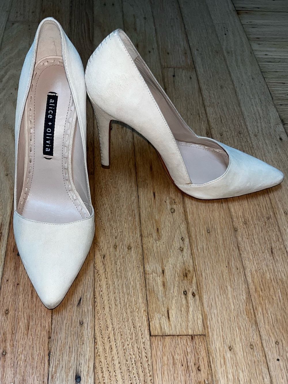 Alice + Olivia Nude Dina Suede Heels Size 39.5